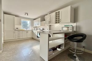 17' Kitchen/Breakfast Room- click for photo gallery